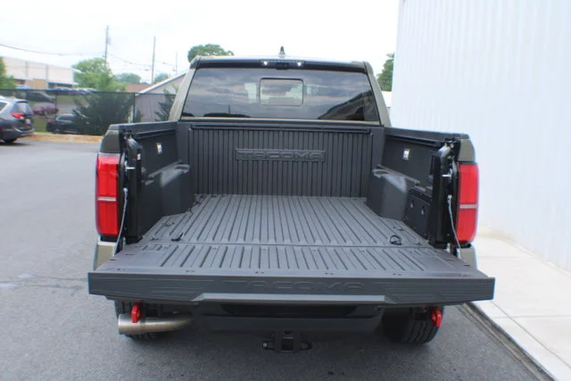 Used 2025  Toyota  image 17