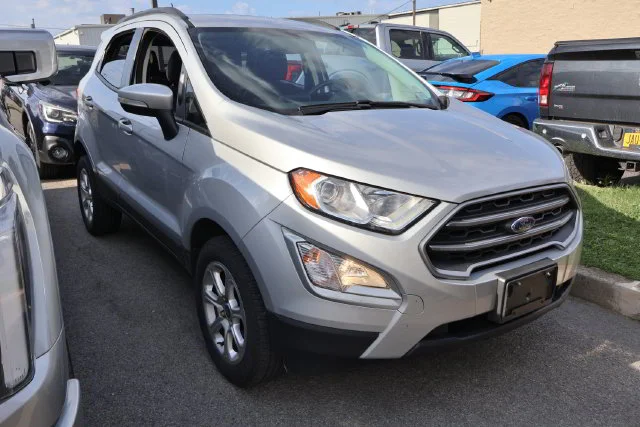 Used 2019 Silver Ford SE image 5