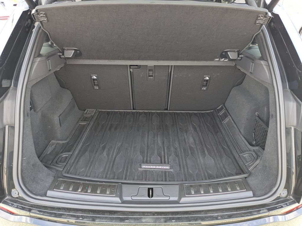 Used 2025 Black Land Rover Dynamic SE image 13