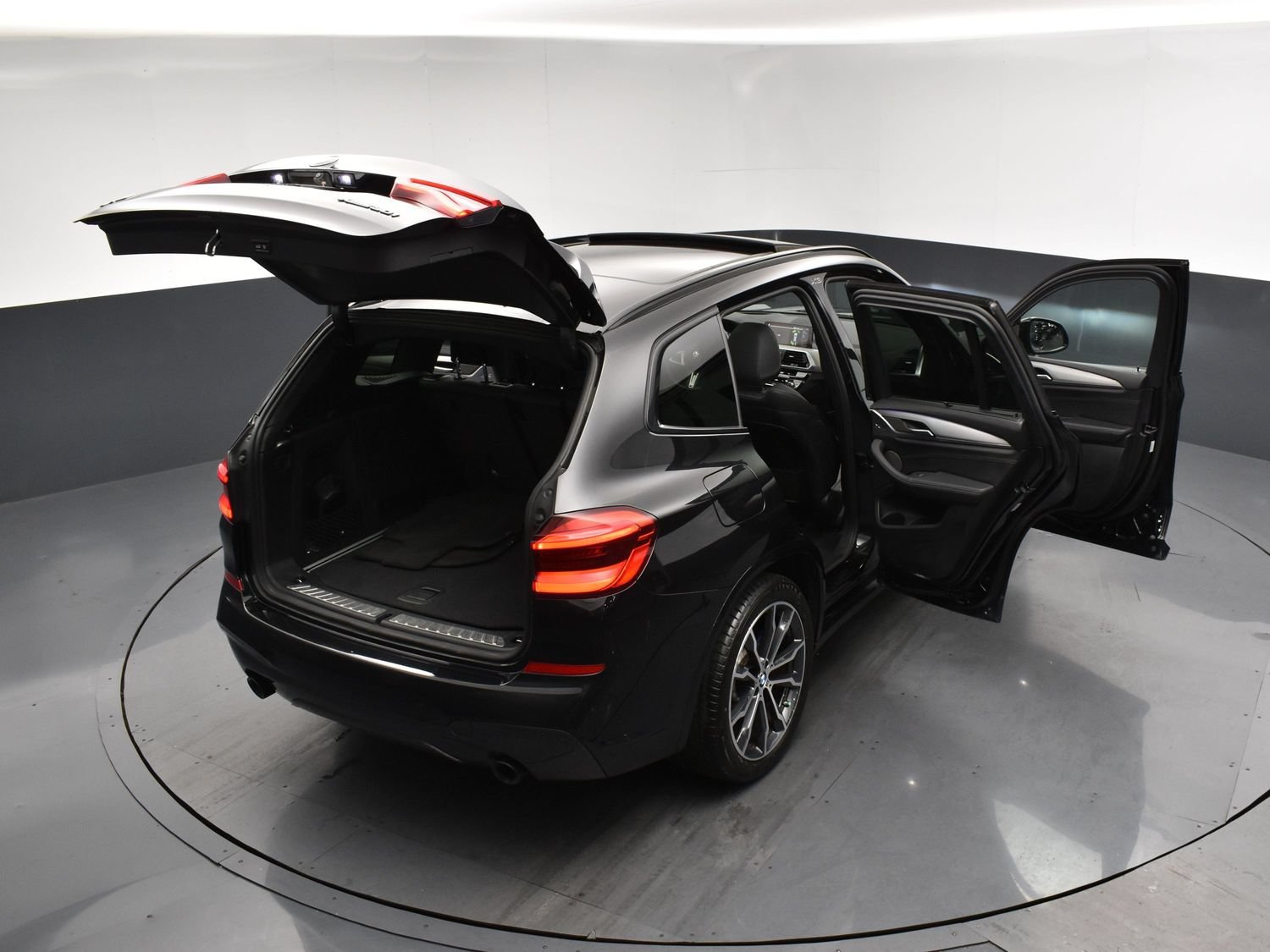Used 2021 Black BMW xDrive30i image 28