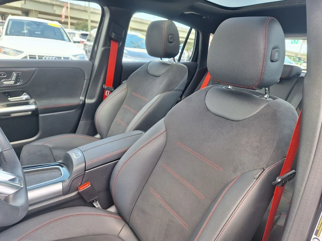 Used 2025  Mercedes-Benz GLA 35 AMG® image 10