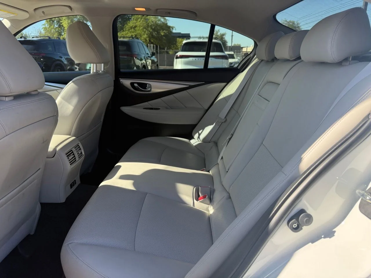 Used 2024 Majestic White INFINITI Luxe image 10