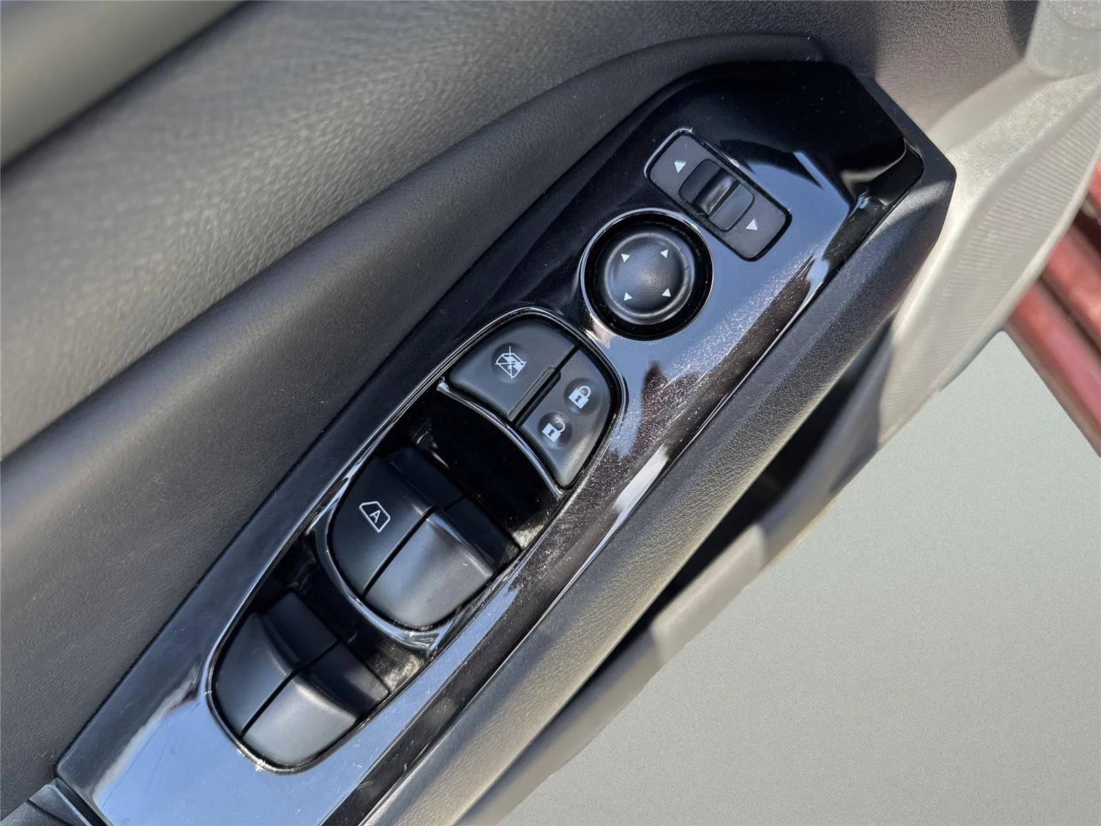Used 2023 Garnet Pearl Metallic Nissan 2.5 SV image 13