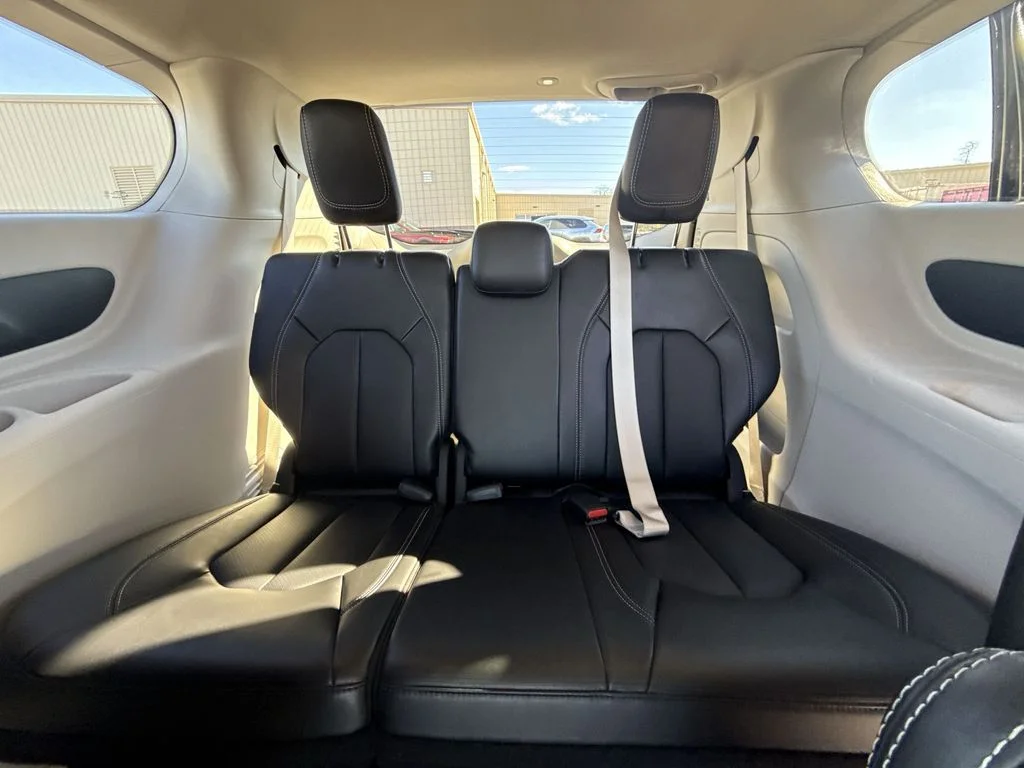 Used 2024 Black Chrysler Touring L image 21