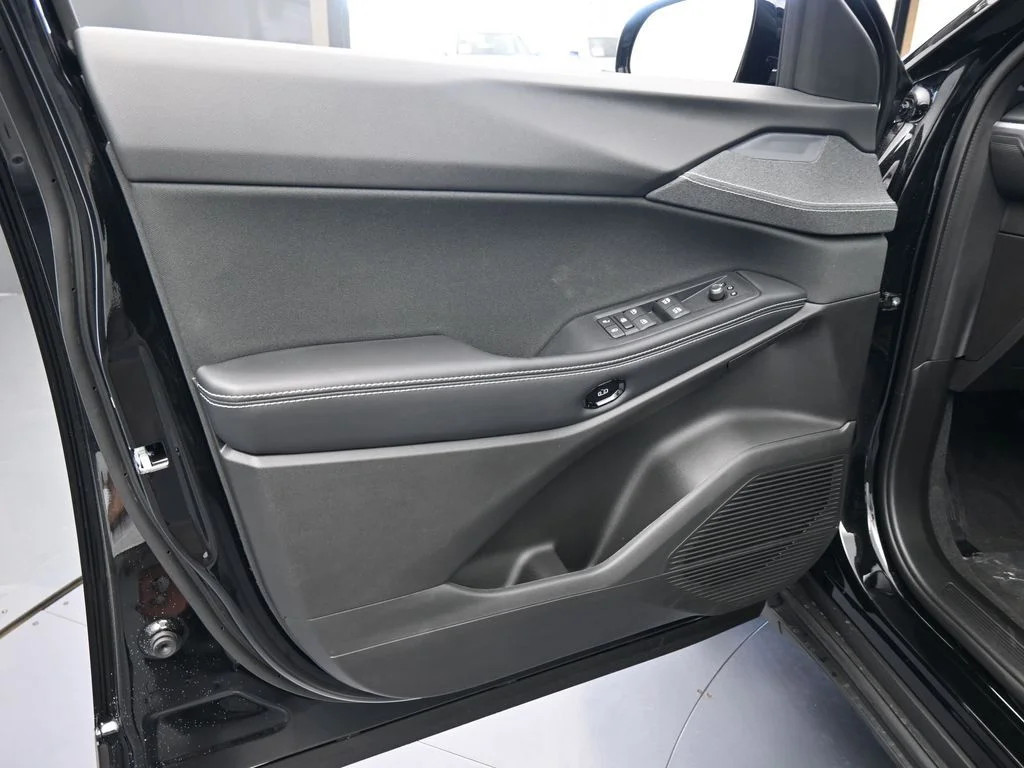New 2026 Diamond Black Crystal Pearl-Coat Exterior Paint Jeep Laredo image 15
