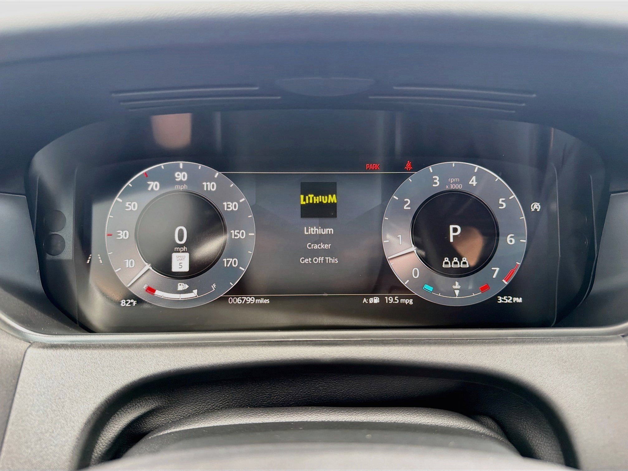 Used 2026 Batumi Gold Premium Metallic Land Rover Dynamic SE image 40