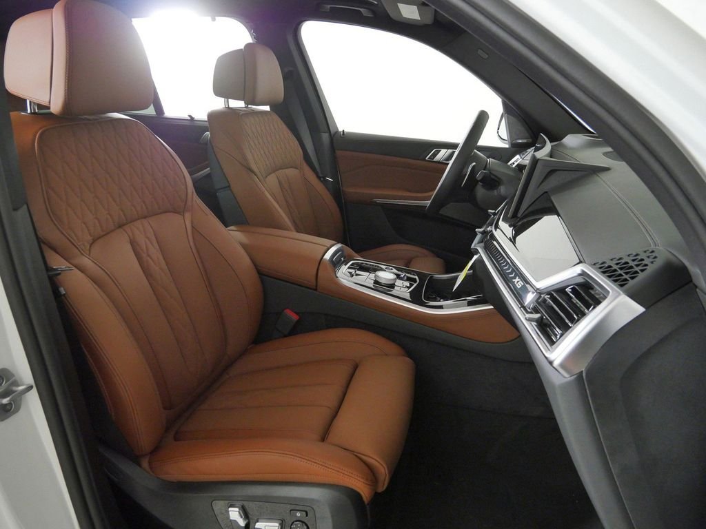 New 2026 Mineral White Metallic BMW xDrive40i image 21