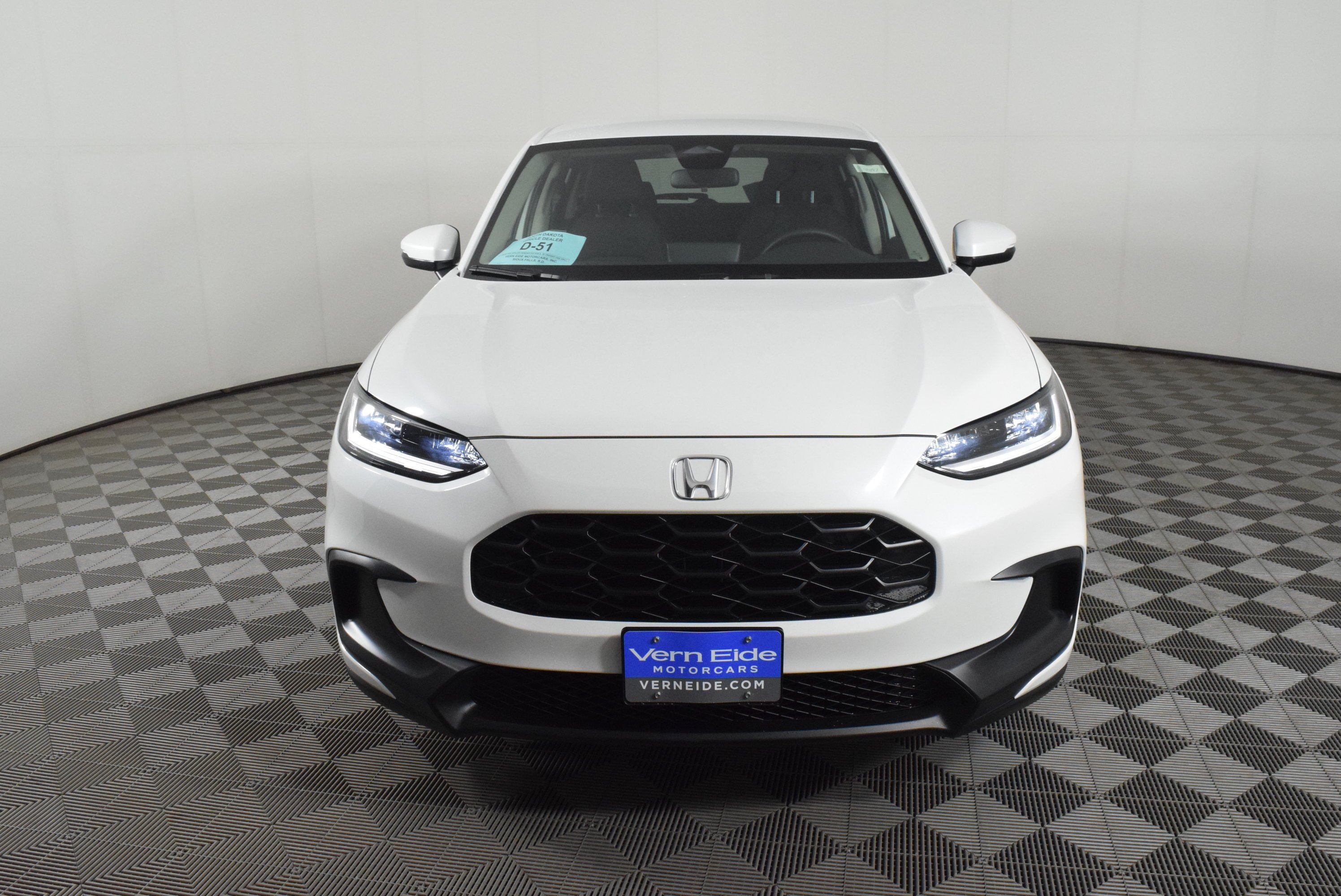 New 2027 Platinum White Pearl Honda LX image 3