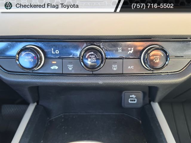 Used 2023 Lunar Silver Metallic Honda LX image 14