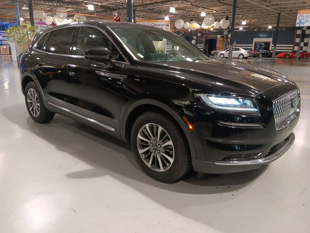 Used 2023 Black Lincoln Reserve image 7