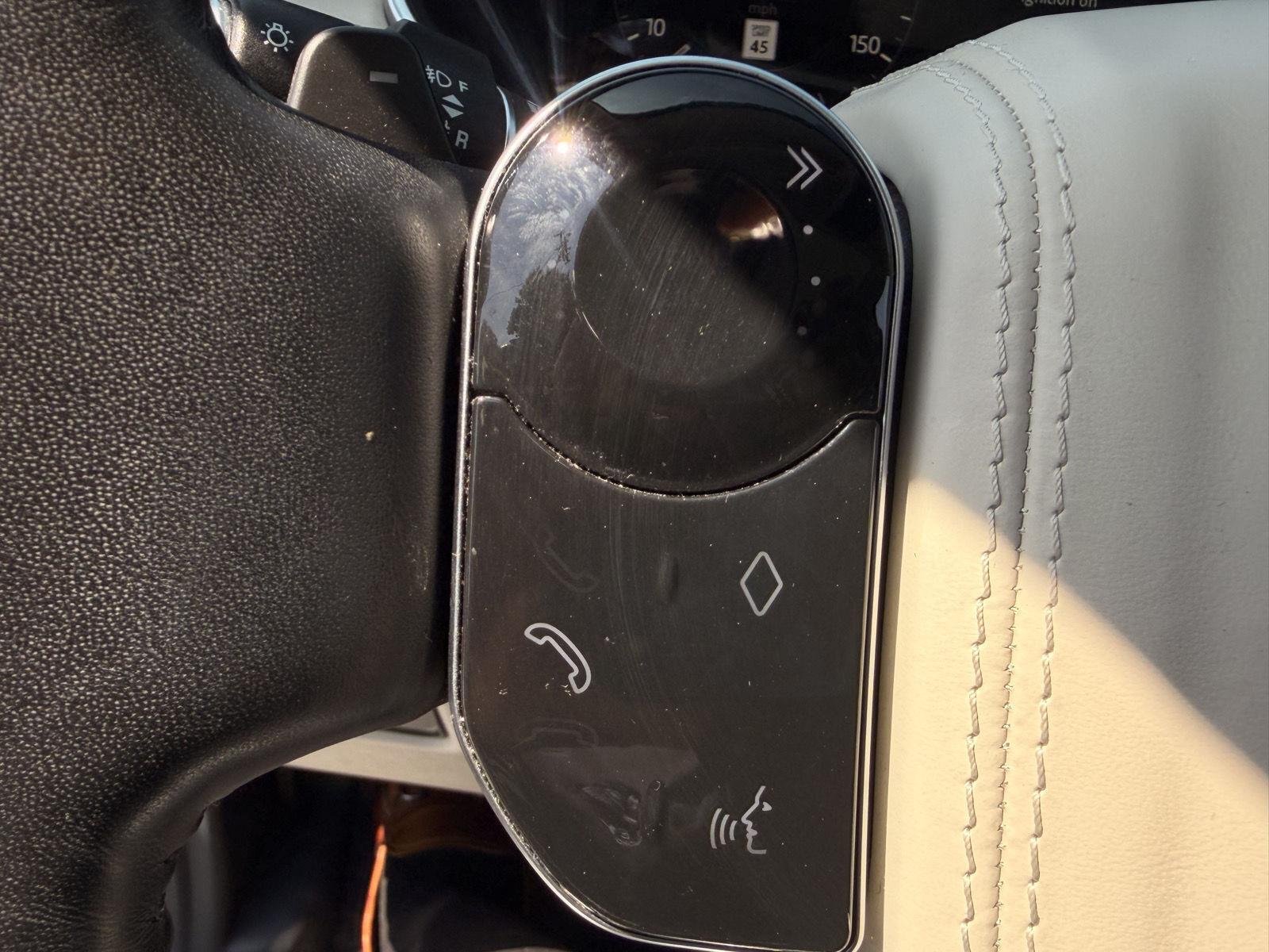 Used 2019 Byron Blue Metallic Land Rover HSE image 23