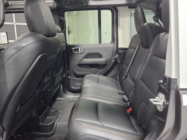 New 2026 Granite Crystal Metallic Clear-Coat Exterior Paint Jeep Sahara image 6