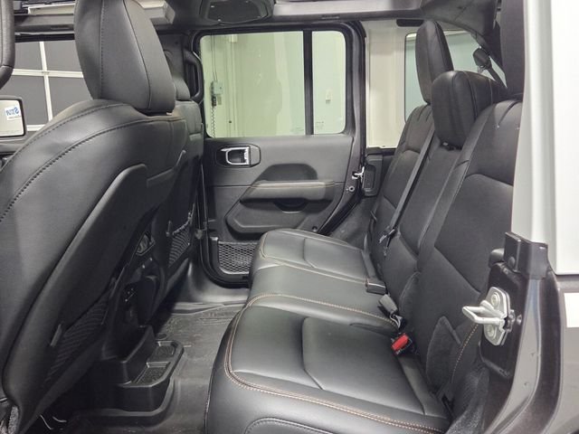 New 2026 Granite Crystal Metallic Clear-Coat Exterior Paint Jeep Sahara image 6