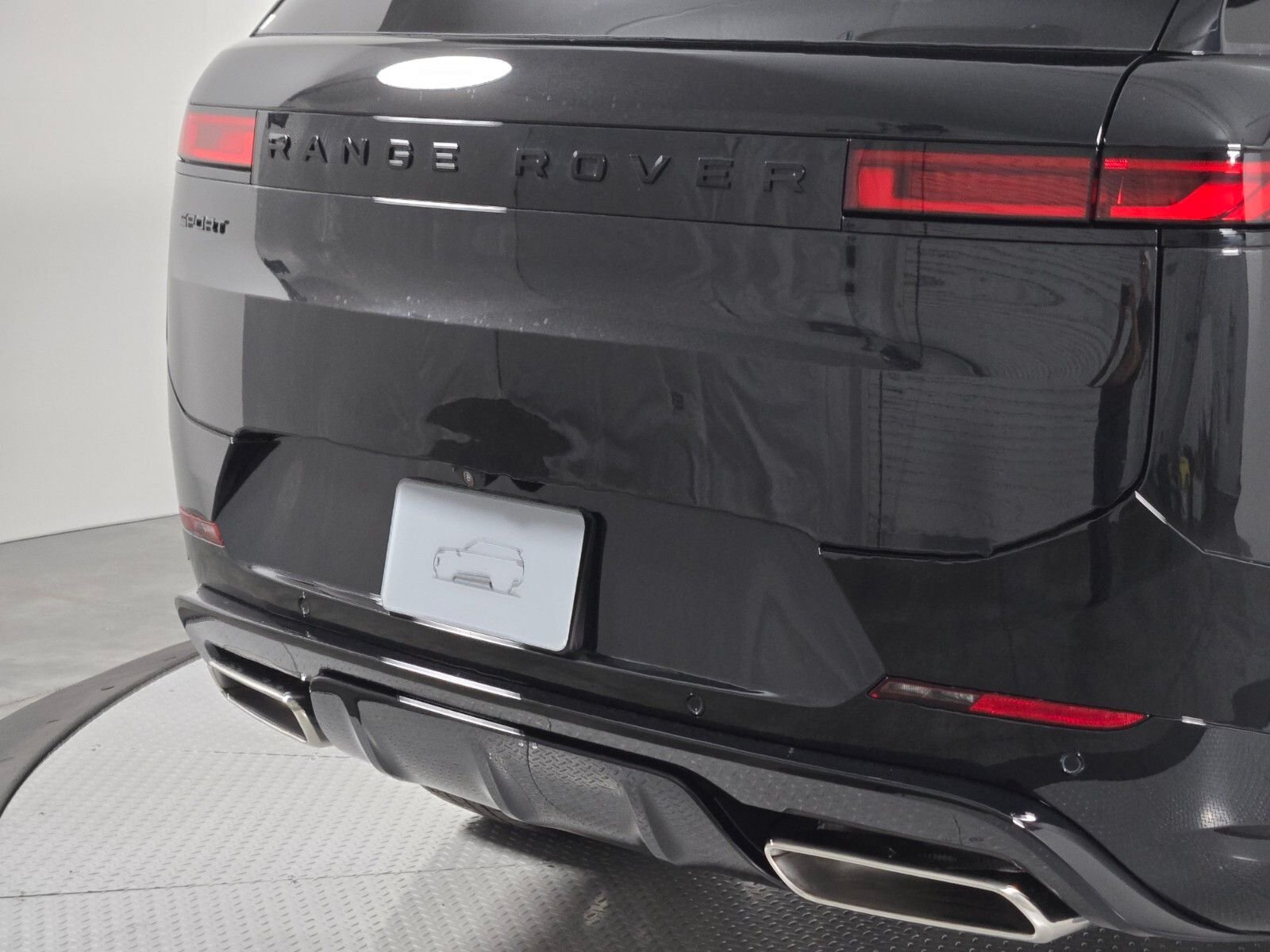 New 2026 Santorini Black Land Rover Dynamic SE image 7