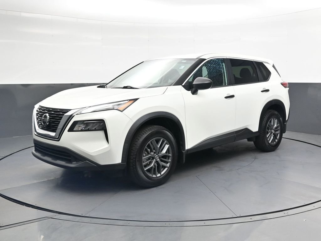 Used 2021 White Nissan S image 12