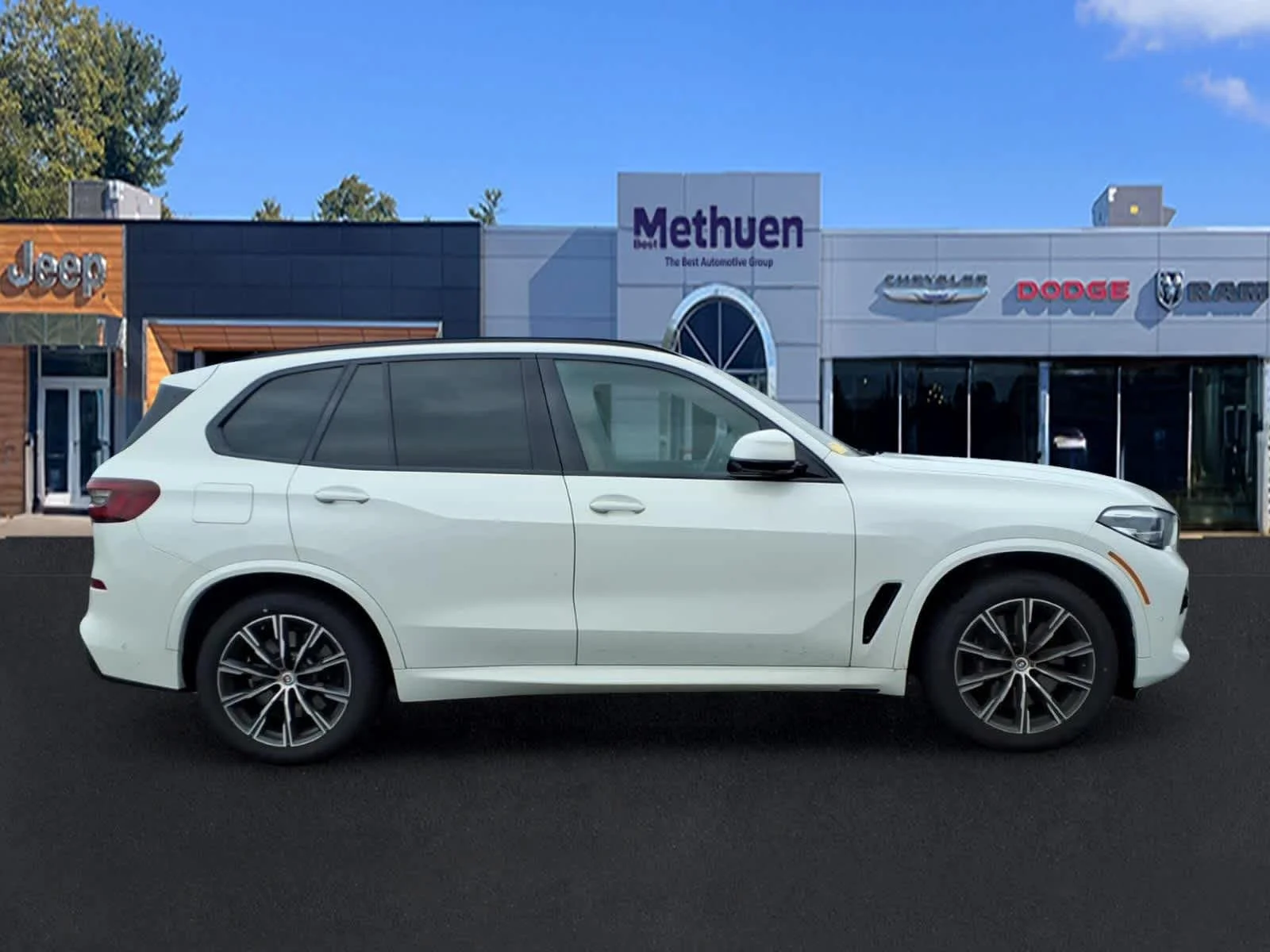 Used 2023 Alpine White BMW M50i image 2