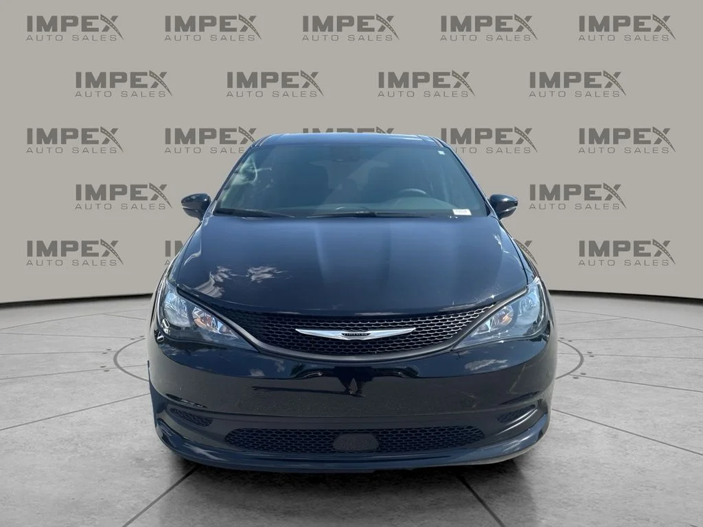 Used 2025 Black Chrysler LX image 5
