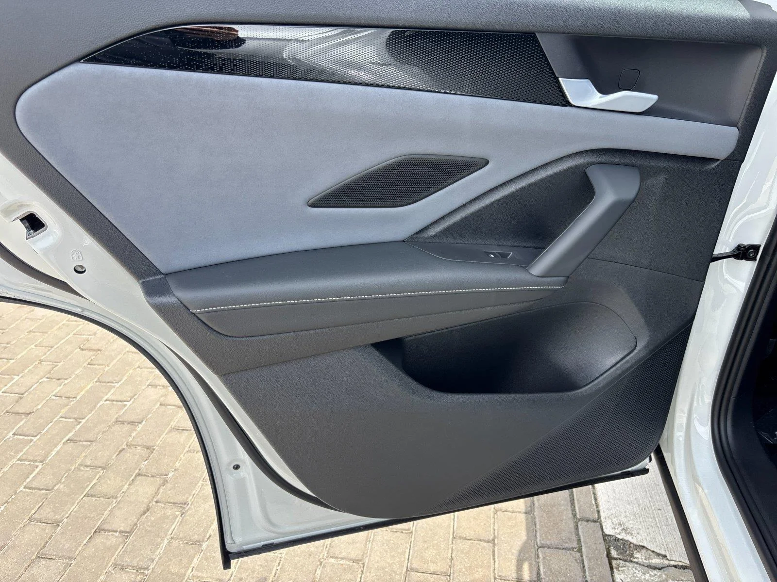 New 2026  Volkswagen SE image 31