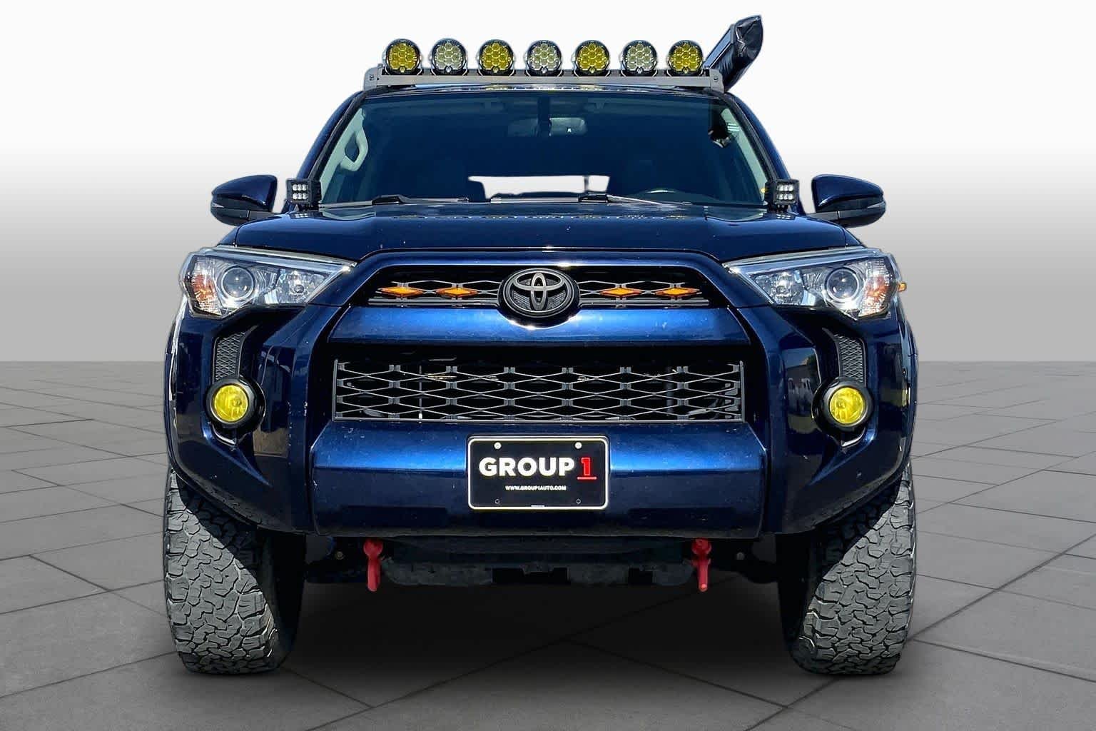 Used 2018 Nautical Blue Metallic Toyota SR5 Premium image 2