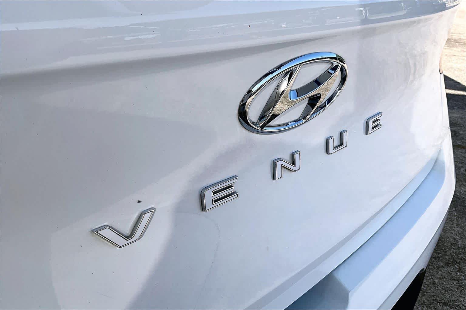 Used 2024 Lunar White Hyundai SEL image 30