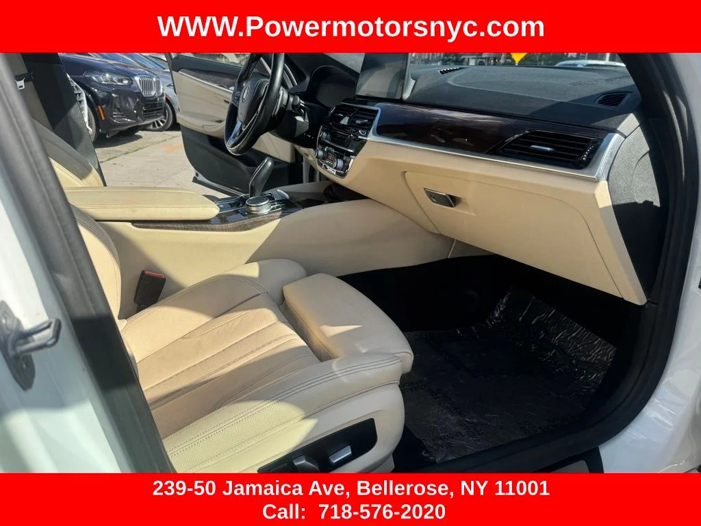 Used 2020 White BMW 530i xDrive image 26