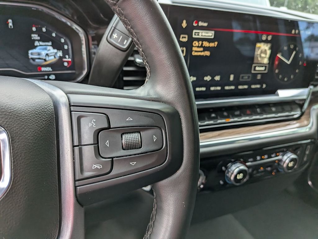 Used 2023 White GMC Elevation image 18