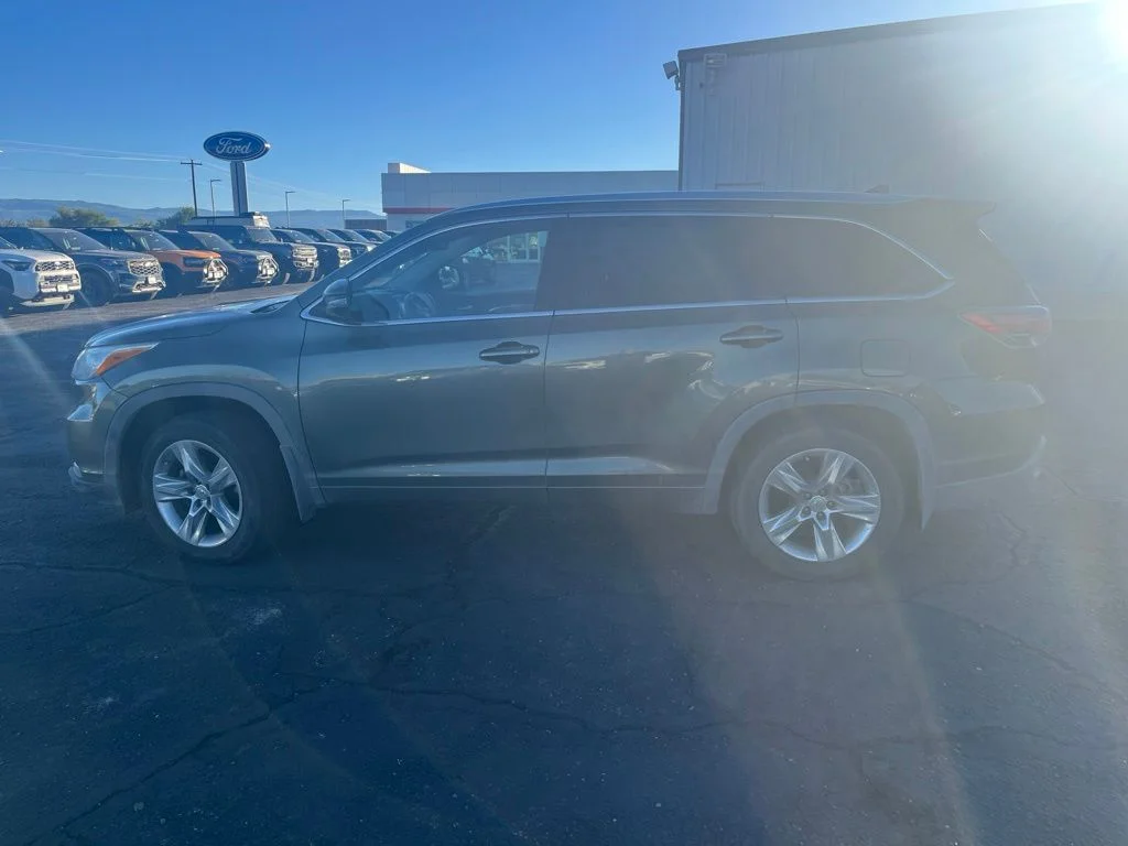 Used 2015 Jade Metallic Toyota Limited Platinum V6 image 3
