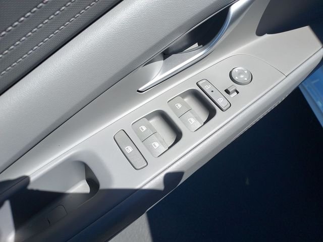 Used 2025 White Hyundai SE image 19