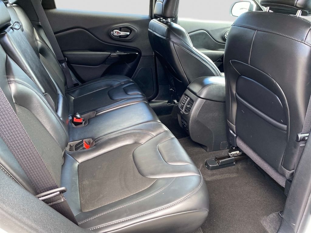 Used 2020 White Jeep Latitude Plus image 26
