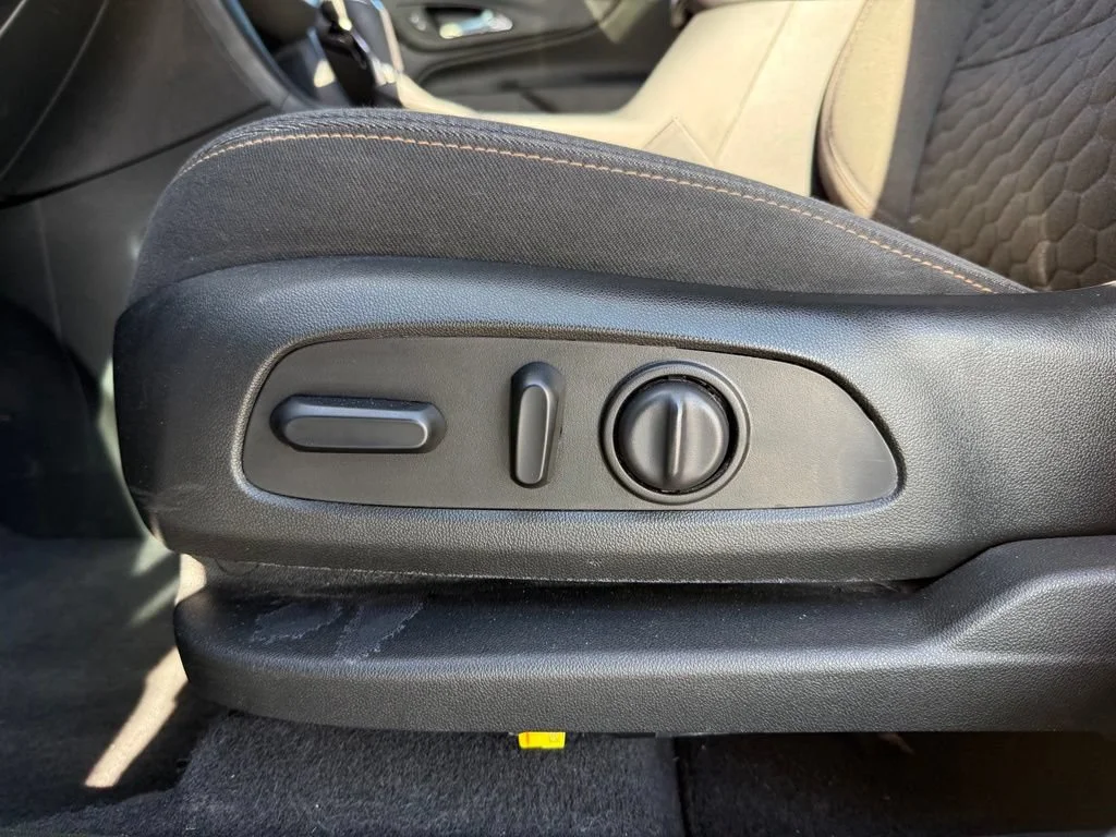 Used 2021 IRIDESCENT PEARL TRICOAT Chevrolet LT image 34