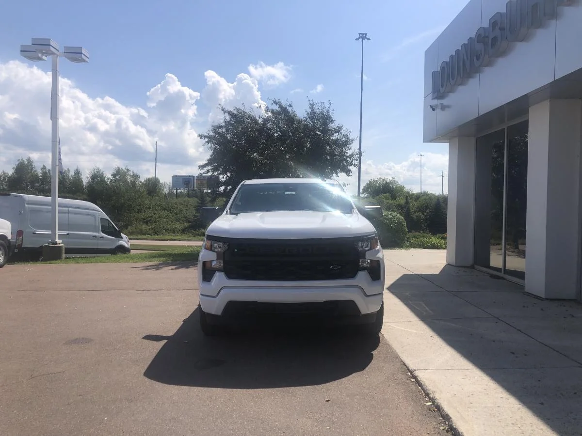 New 2026 White Chevrolet 4wd Crew Cab 147 image 4