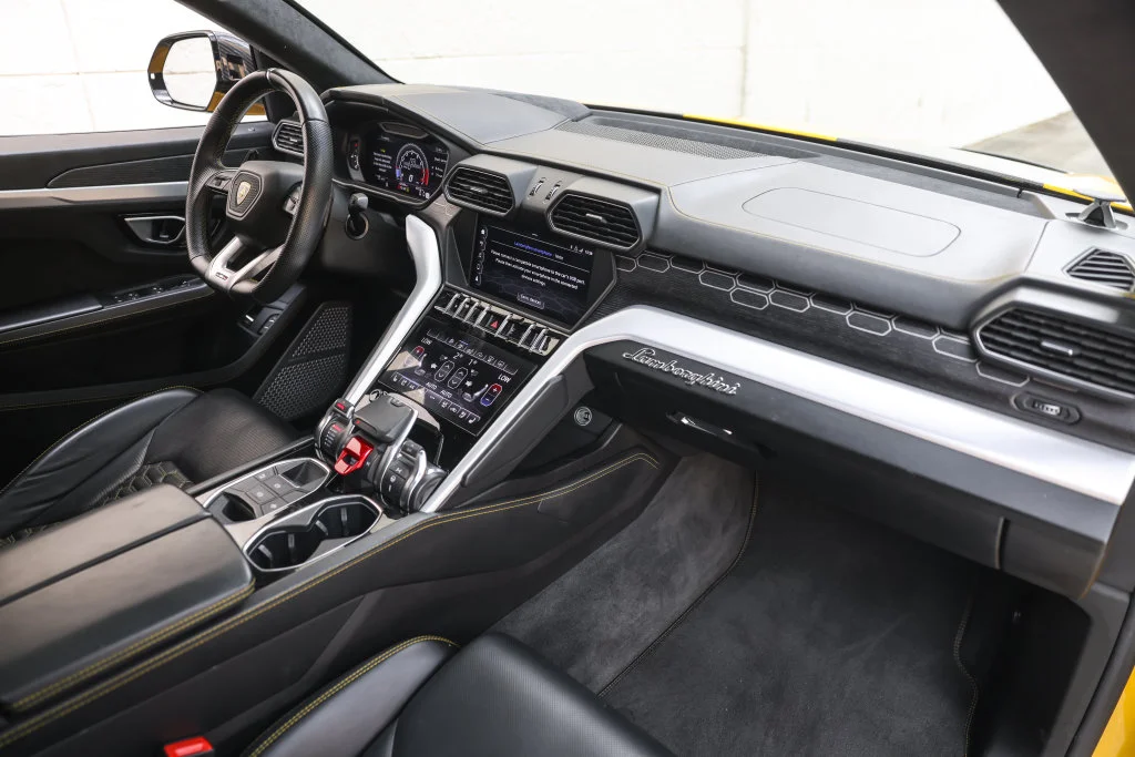 Used 2019 Yellow Lamborghini Base image 34