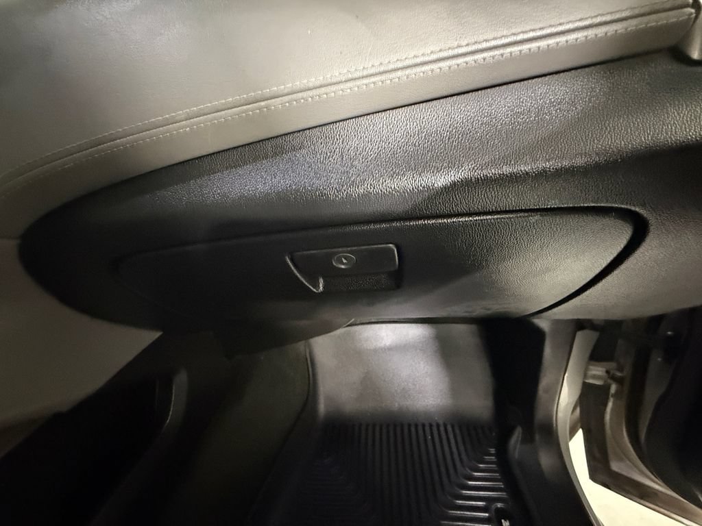 Used 2015 SILVER ICE METALLIC Chevrolet LT image 24