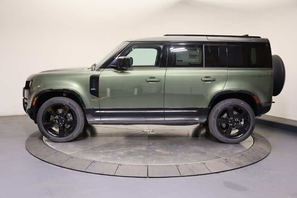 New 2026 Woolstone Green LAND ROVER X-Dynamic SE image 2