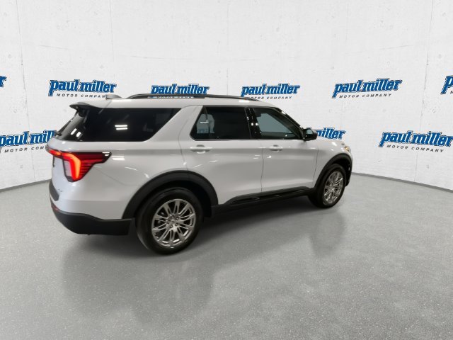 Used 2026 Star White Ford Active image 12