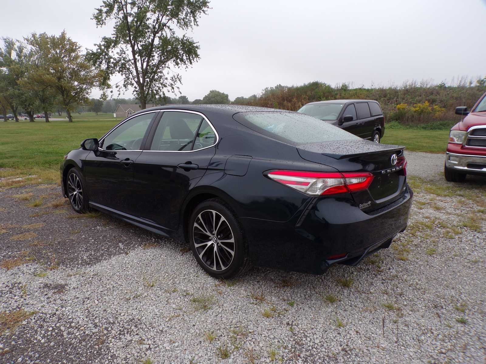 Used 2018 Blue Toyota SE image 5