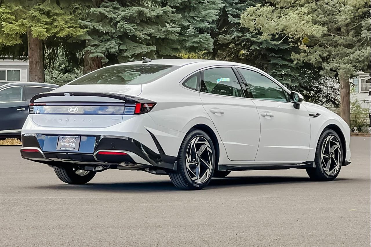 New 2026 White Hyundai SEL Sport image 4