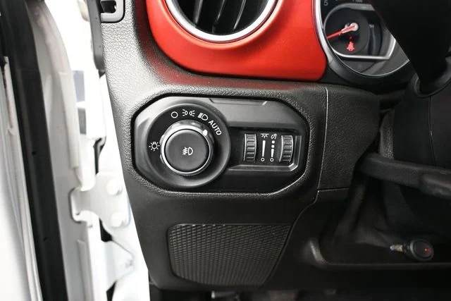 Used 2019 White Jeep Unlimited Rubicon image 28