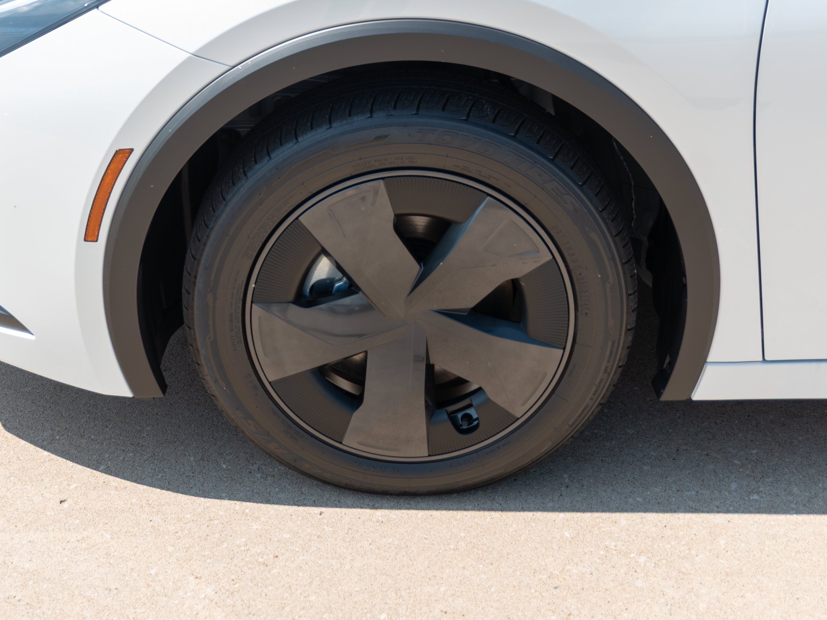 New 2026 Wind Chill Pearl <sup>1</sup> Toyota  SE image 5