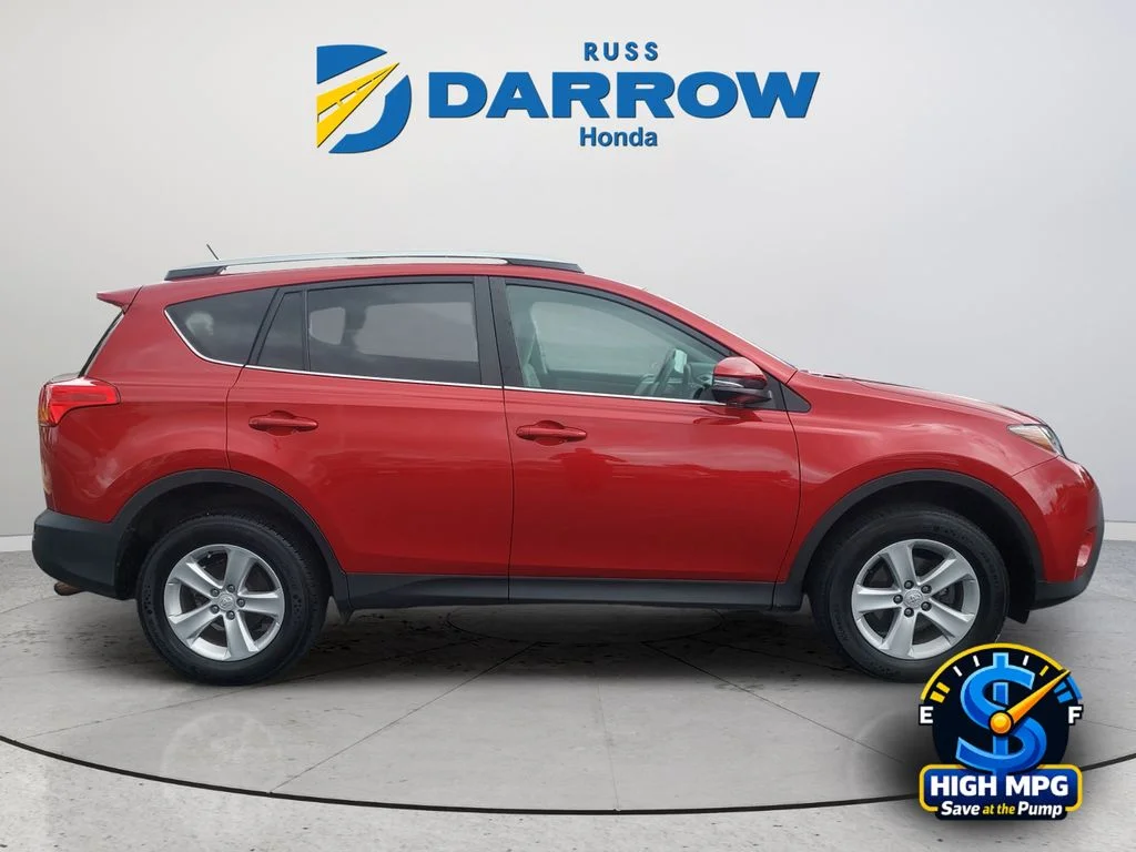 Used 2014 Red Toyota XLE image 6