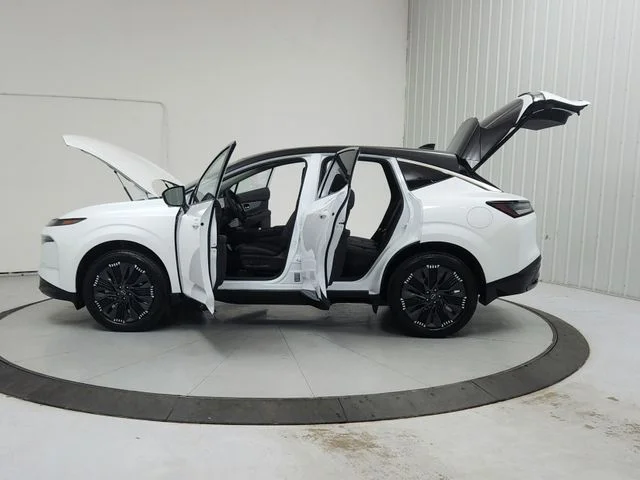 New 2026 White Nissan Platinum image 12