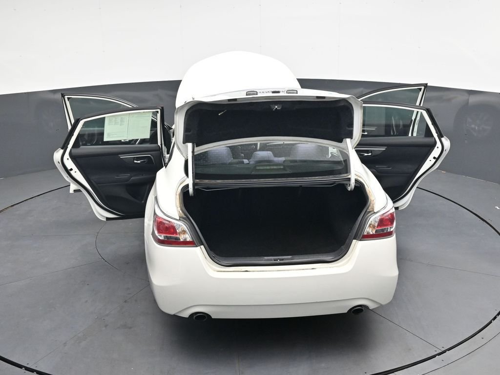 Used 2014 White Nissan 2.5 S image 43