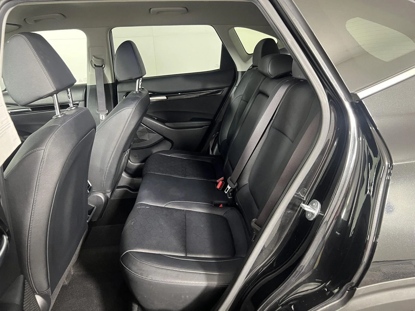Used 2024 Fusion Black Kia SX image 32