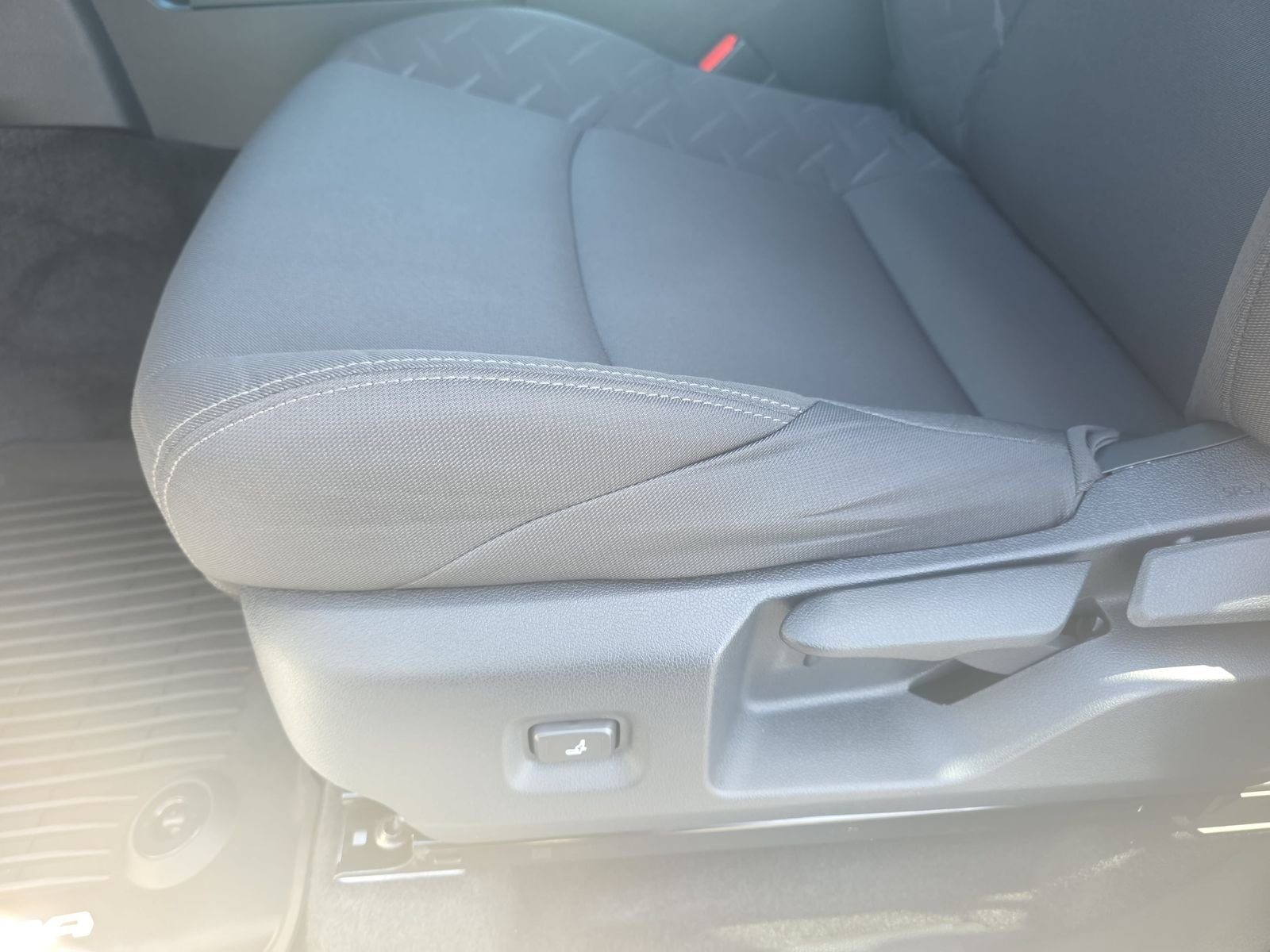 2025 Toyota Tacoma SR5 - Photo 28