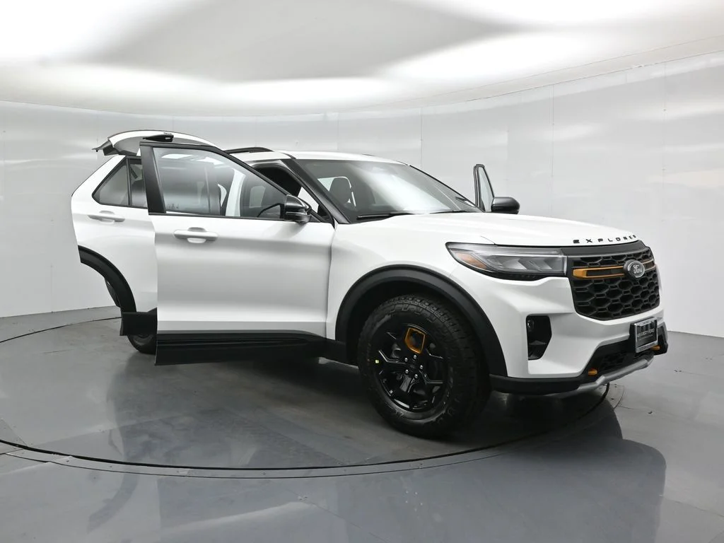 New 2026 Star White Metallic Tri-Coat Ford Tremor image 33
