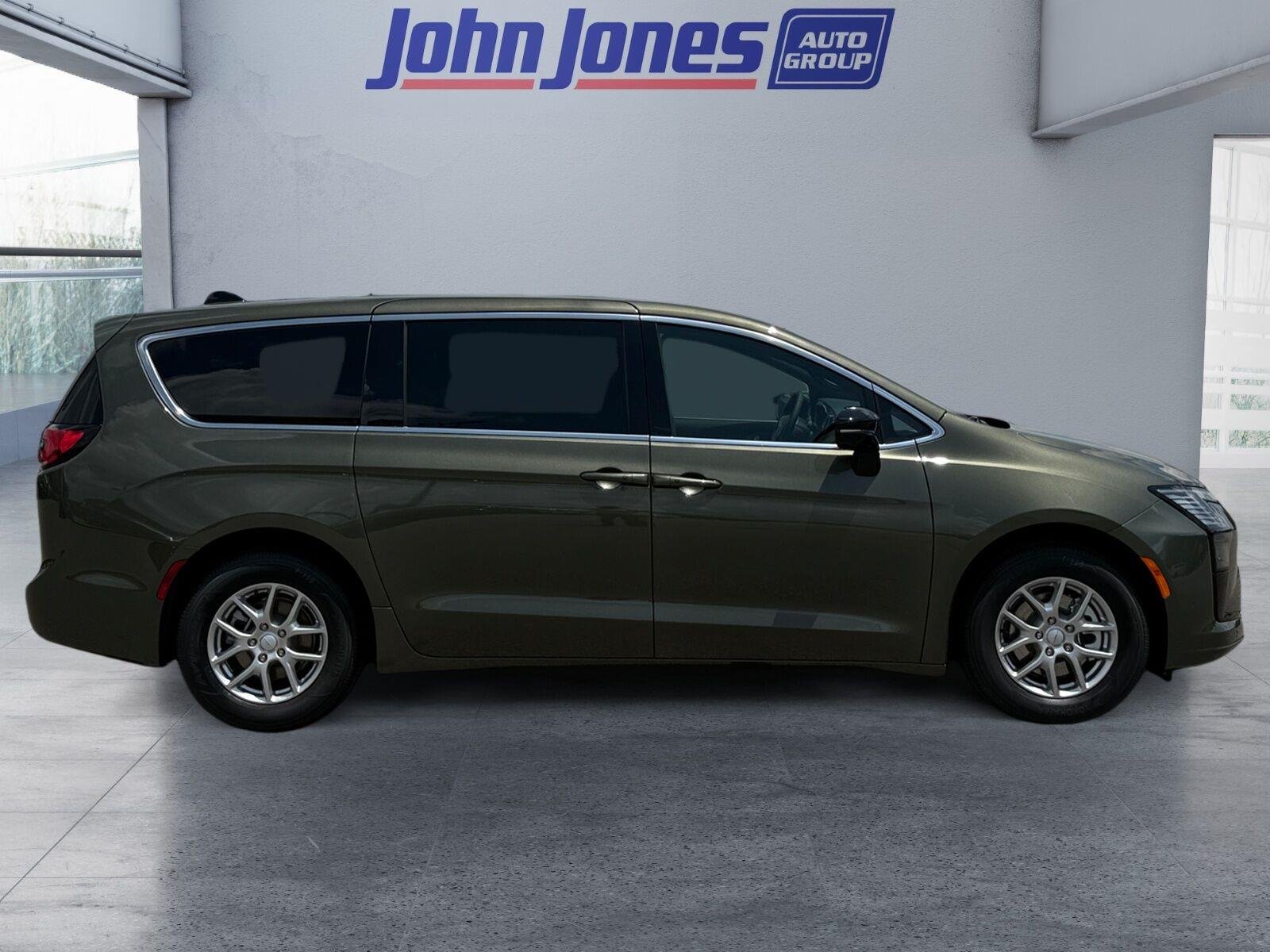 New 2027 Olive Green Pearl-Coat Exterior Paint Chrysler Select image 8