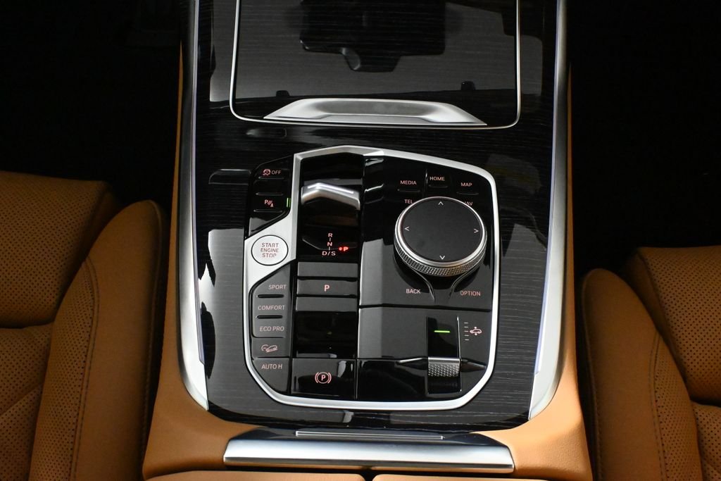 Used 2027 Black BMW xDrive40i image 24