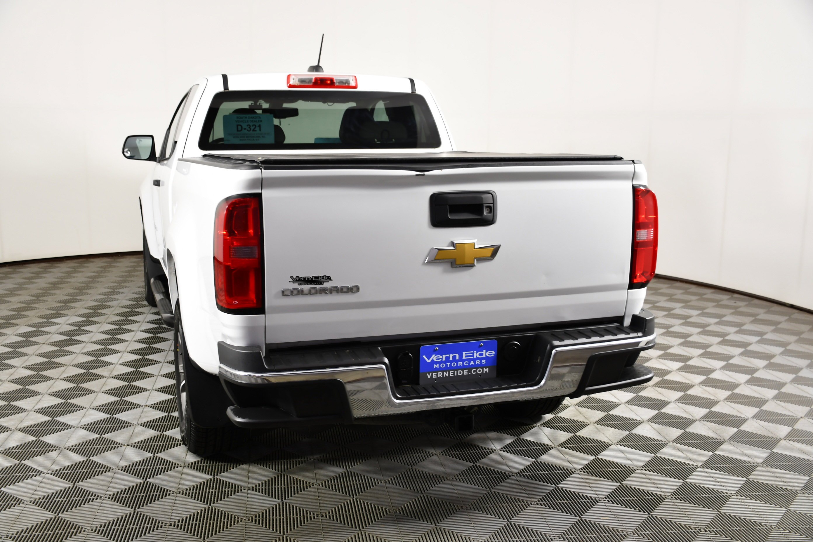 Used 2015 Summit White Chevrolet 2WD WT image 7