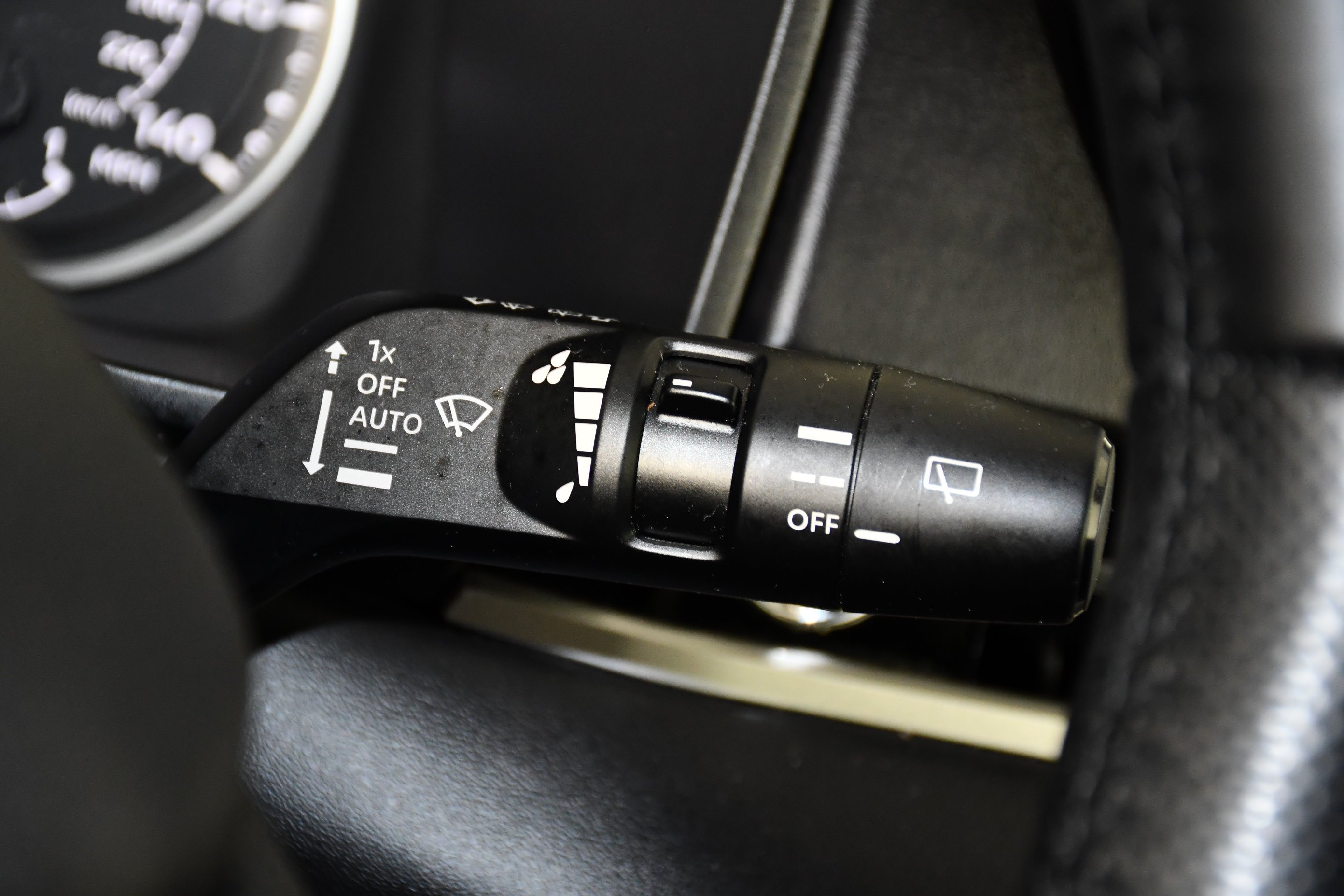 Certified Used 2024 White Diamond Mitsubishi SE image 23