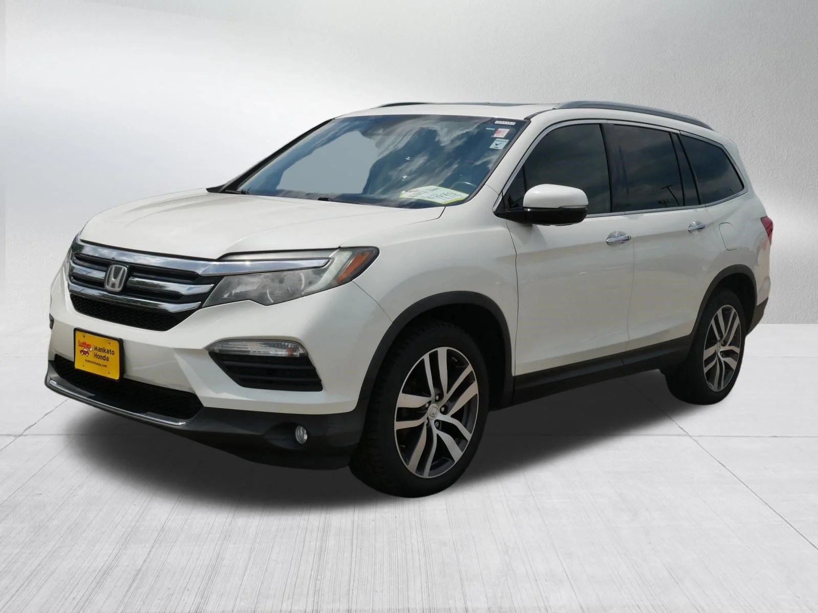 Used 2016 White Diamond Pearl Honda Elite image 3